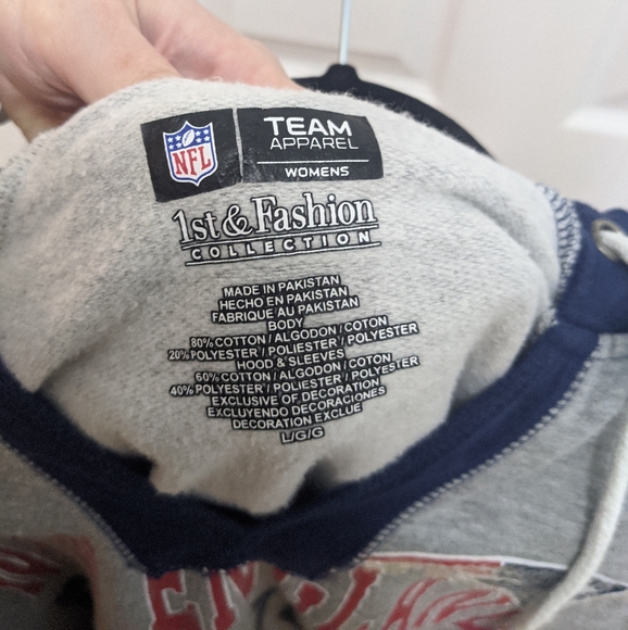 New England Patriots Large grey and Blue Hooded Sweatshirt - Picture 3 of 4